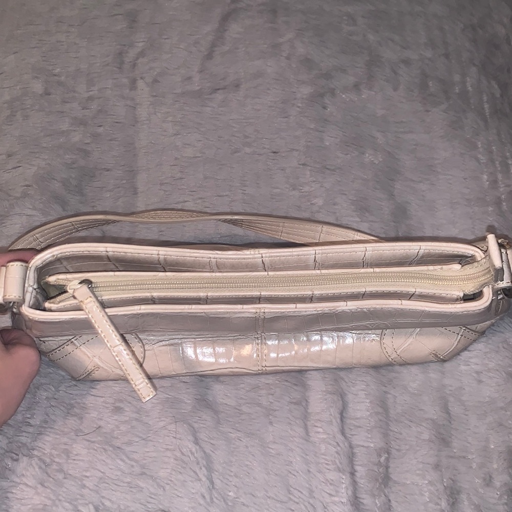 First Issue Purse - Picture 3 of 5